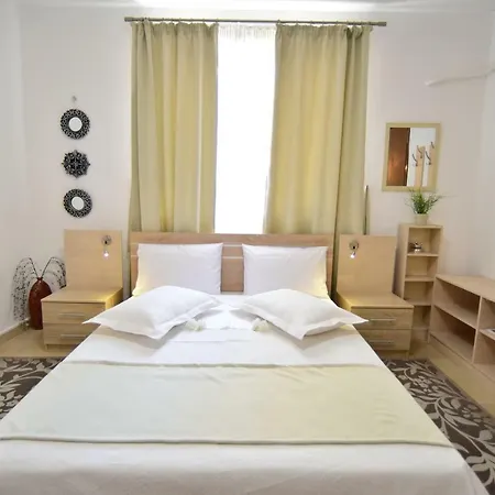 Jewel Apartment *